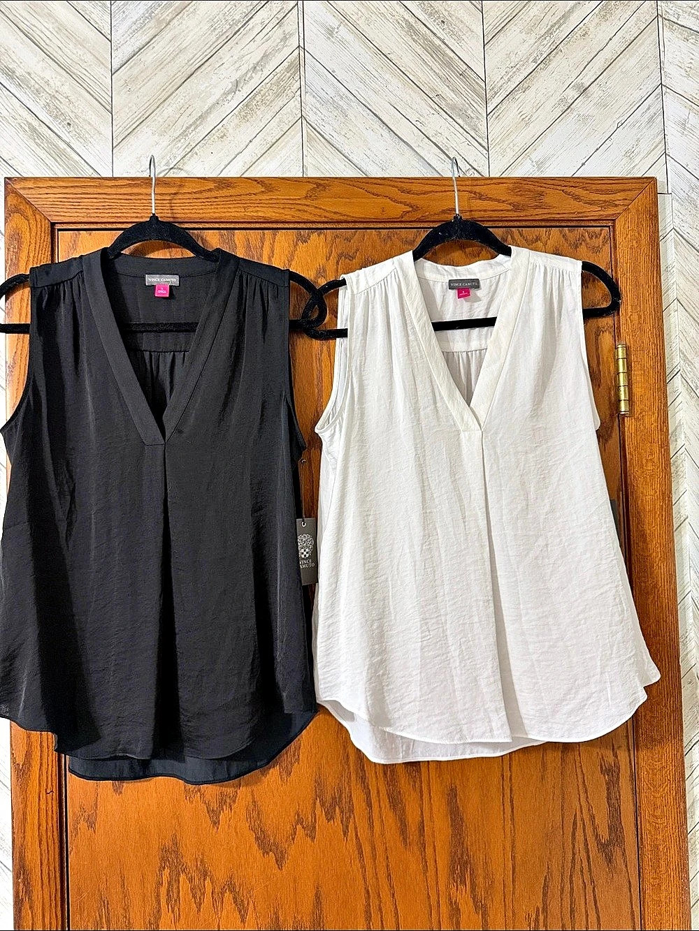 Vince Camuto Essentials Sleeveless Blouses Black & White Small